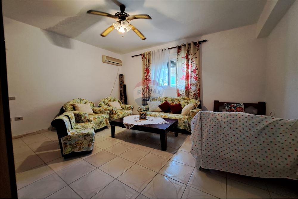 Shitet shtëpi private me sipërfaqe ndërtese prej 152m² dhe sipërfaqe trualli prej 456m²: