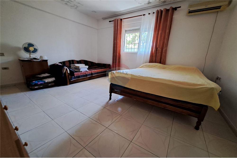 Shitet shtëpi private me sipërfaqe ndërtese prej 152m² dhe sipërfaqe trualli prej 456m²: