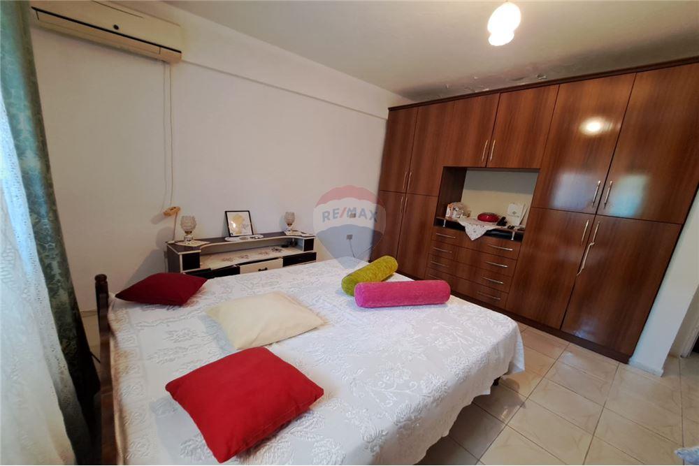 Shitet shtëpi private me sipërfaqe ndërtese prej 152m² dhe sipërfaqe trualli prej 456m²: