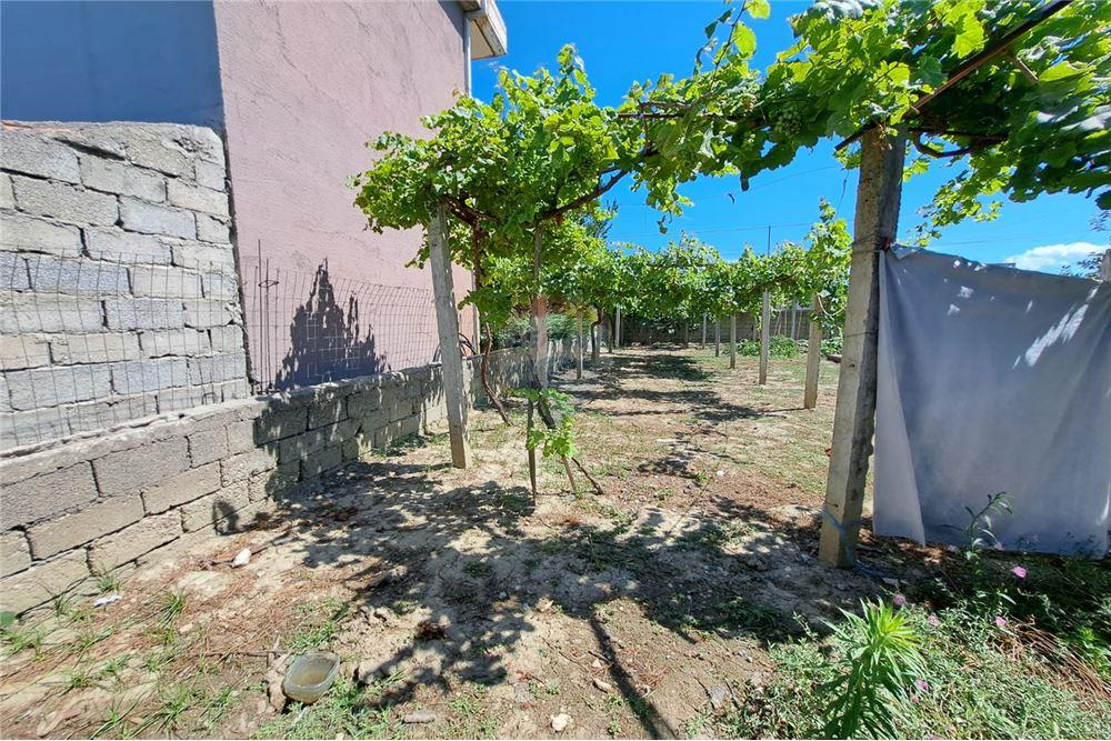 Shitet shtëpi private me sipërfaqe ndërtese prej 152m² dhe sipërfaqe trualli prej 456m²: