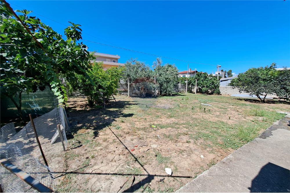 Shitet shtëpi private me sipërfaqe ndërtese prej 152m² dhe sipërfaqe trualli prej 456m²: