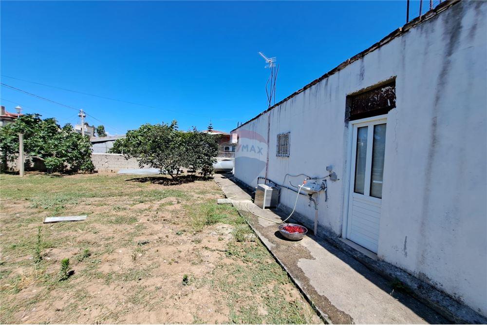 Shitet shtëpi private me sipërfaqe ndërtese prej 152m² dhe sipërfaqe trualli prej 456m²: