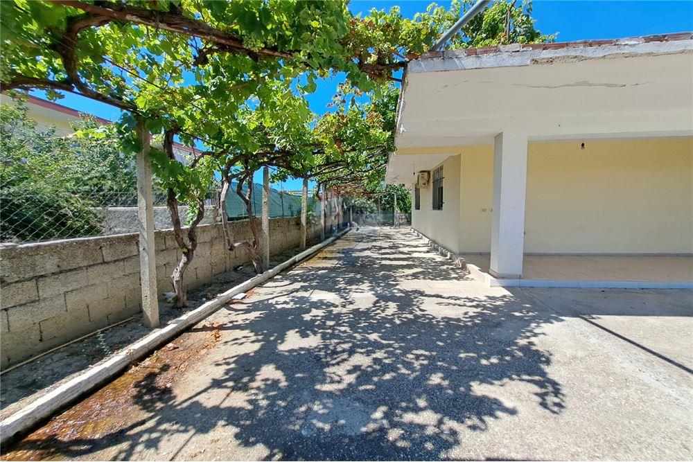 Maison privée à vendre avec une surface construite de 152m² et une superficie de terrain de 456m² (5)