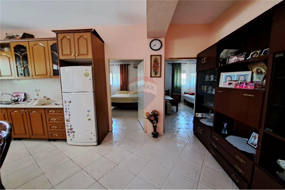 Shitet shtëpi private me sipërfaqe ndërtese prej 152m² dhe sipërfaqe trualli prej 456m²: