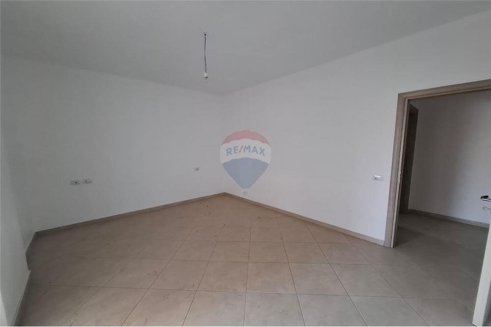 Apartament 1+1 për shitje transballkanike, përballë alpetit, Vlorë (4)