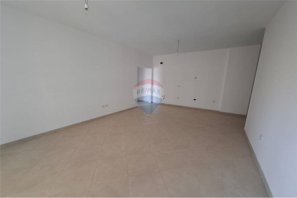 Apartament 1+1 për shitje transballkanike, përballë alpetit, Vlorë (5)