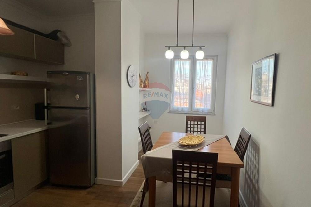 Blloku-viertel bietet eine 2+1+2 wohnung zur miete an.