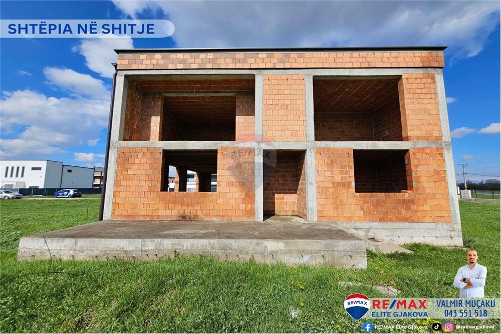 Maison à vendre avec une superficie totale de 4,6 ari dans le village de moglicë - Gjakovë.