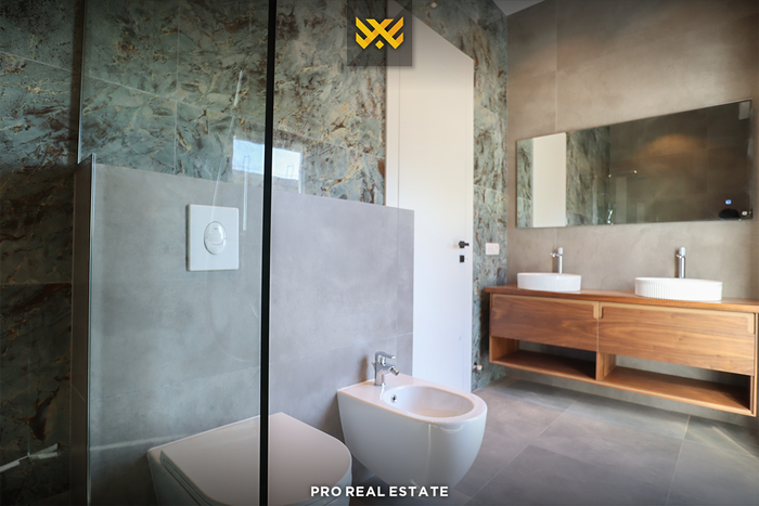 Duplex - penthouse 260m² + 80m² terrasse à #vente à Prishtina e Re (6)