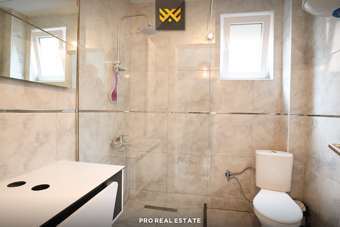 Casa de 210m² en venta en bërnica.
