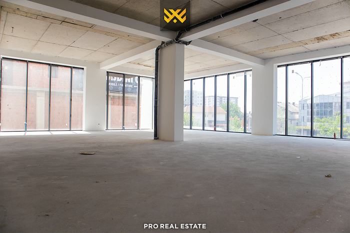 Oggetto / locale 1200m² in affitto a Fushë Kosovë