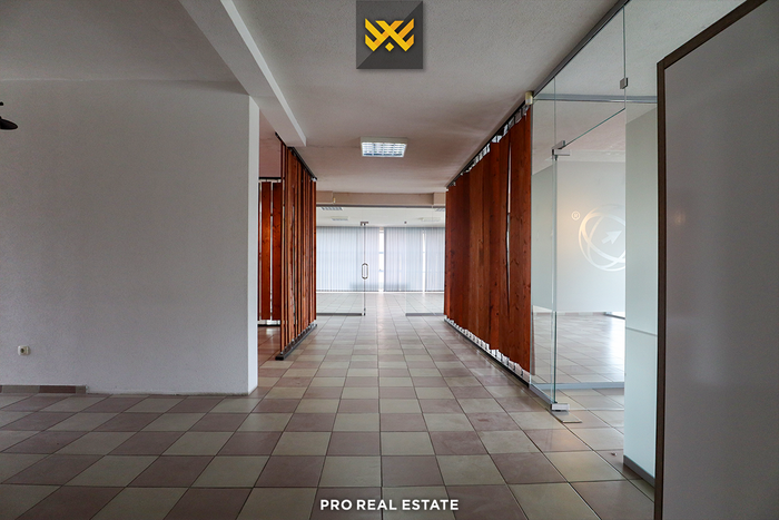 Local de 240m² en alquiler en Bregu i Diellit
