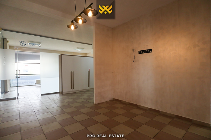 Local de 240m² en alquiler en Bregu i Diellit