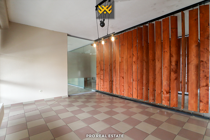 Local de 240m² en alquiler en Bregu i Diellit