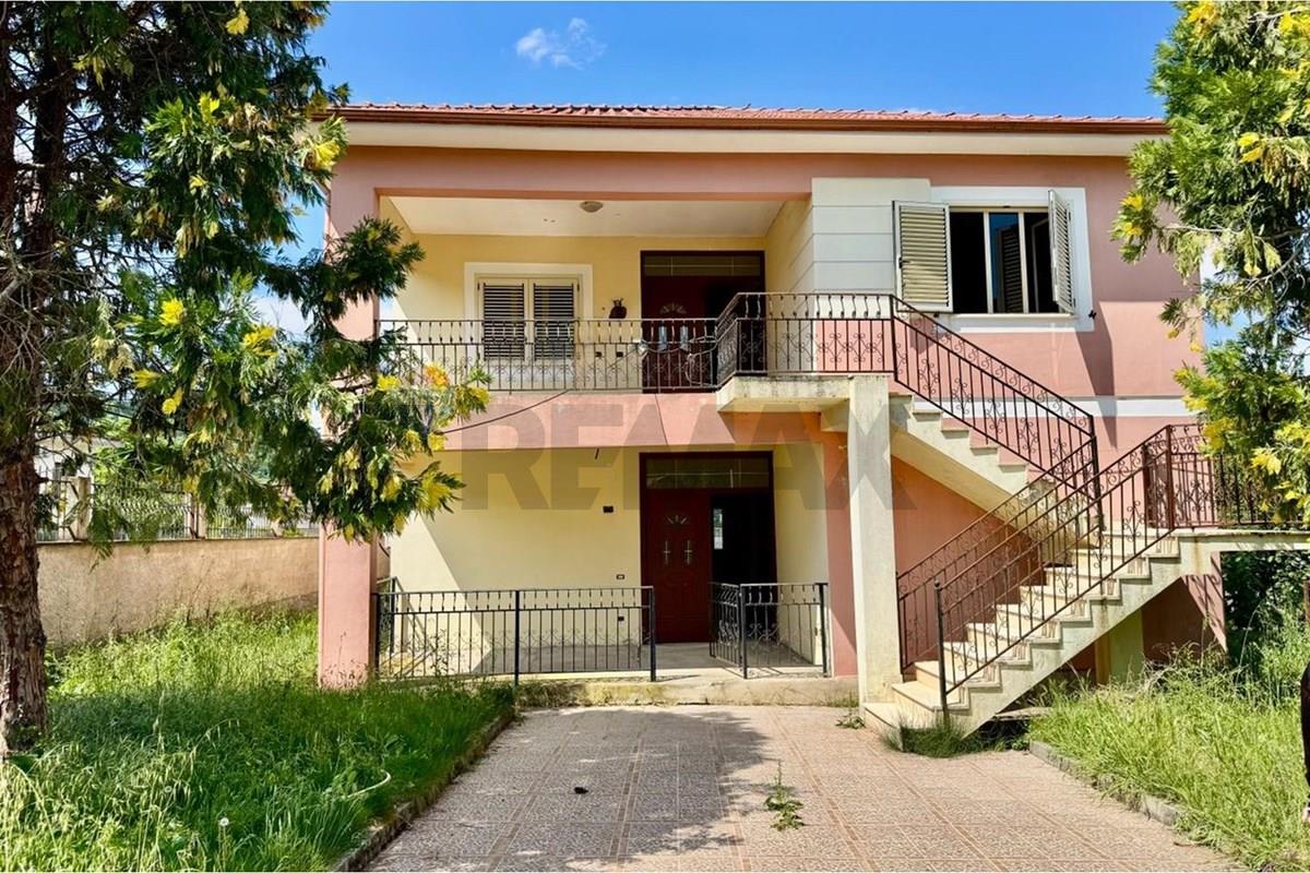 Houses for sale, peze helmas