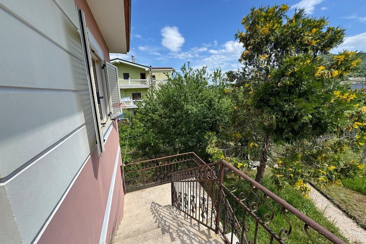 Houses for sale, peze helmas