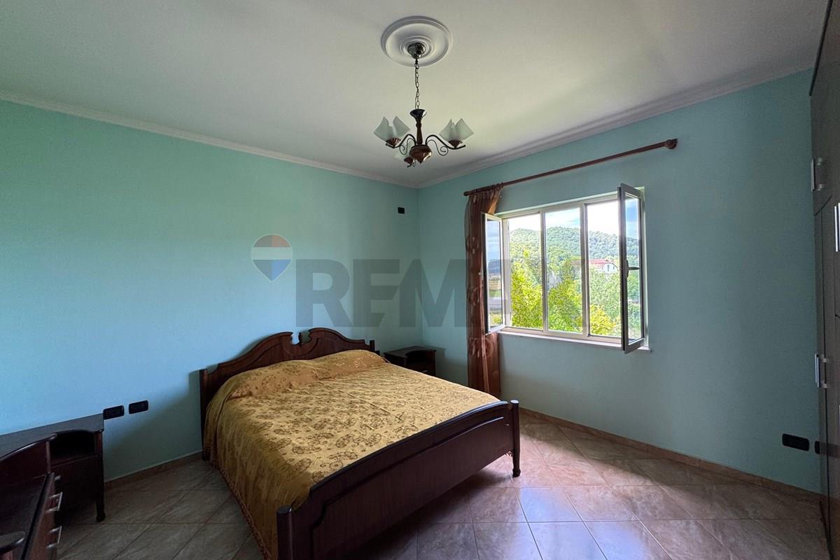 Houses for sale, peze helmas