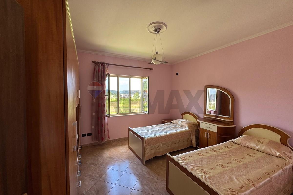 Houses for sale, peze helmas
