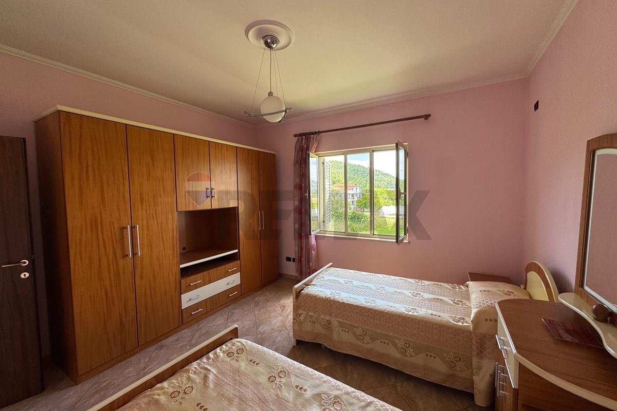 Houses for sale, peze helmas