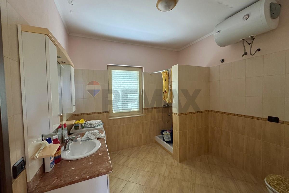 Houses for sale, peze helmas