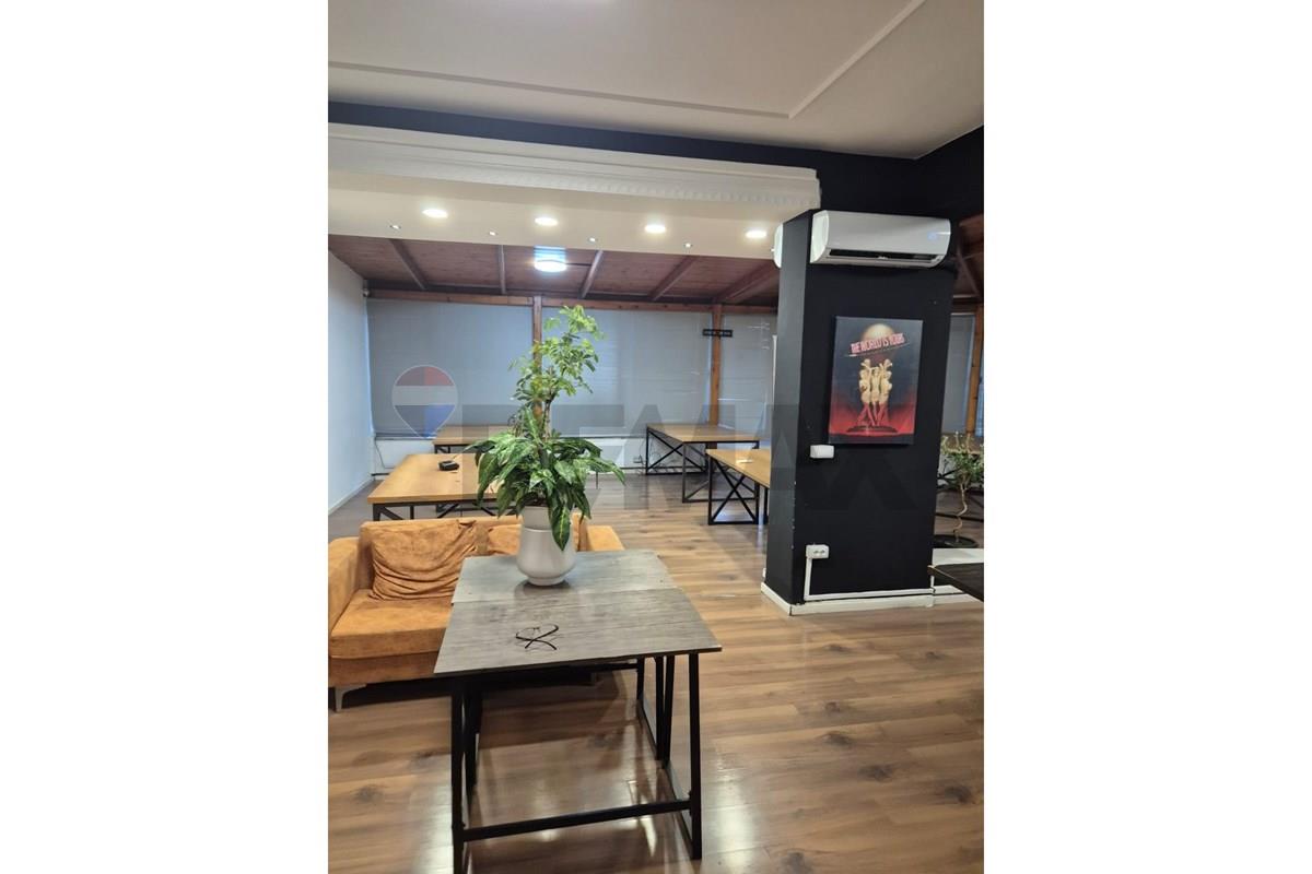 Espaço comercial para alugar para várias atividades, localizado na rruga e kavajes.