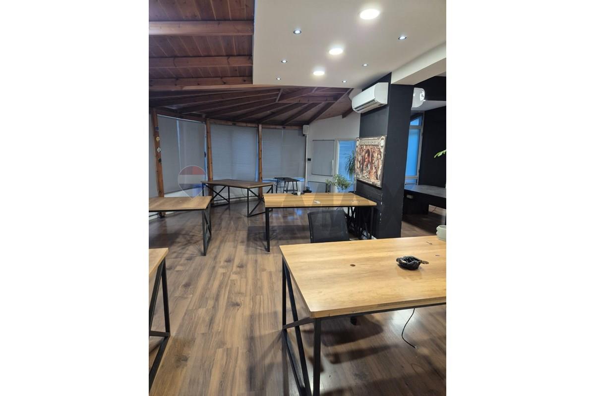Espaço comercial para alugar para várias atividades, localizado na rruga e kavajes.