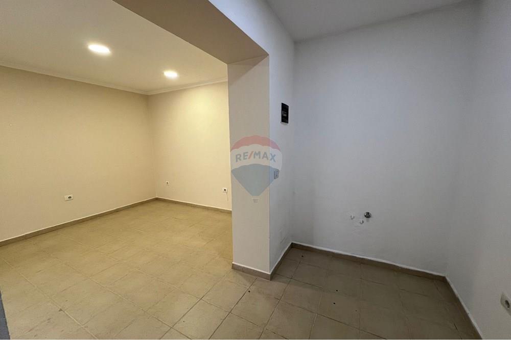 In affitto, ambiente adatto per ufficio vicino allo stadio dinamo.
