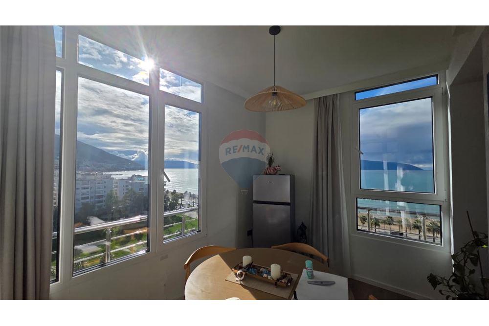 Vente studio + appartement 1+1 à lungomare avec vue imprenable sur la mer
