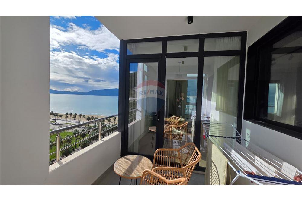 Vente studio + appartement 1+1 à lungomare avec vue imprenable sur la mer