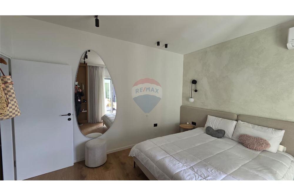 Vente studio + appartement 1+1 à lungomare avec vue imprenable sur la mer