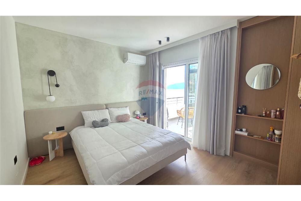 Vente studio + appartement 1+1 à lungomare avec vue imprenable sur la mer