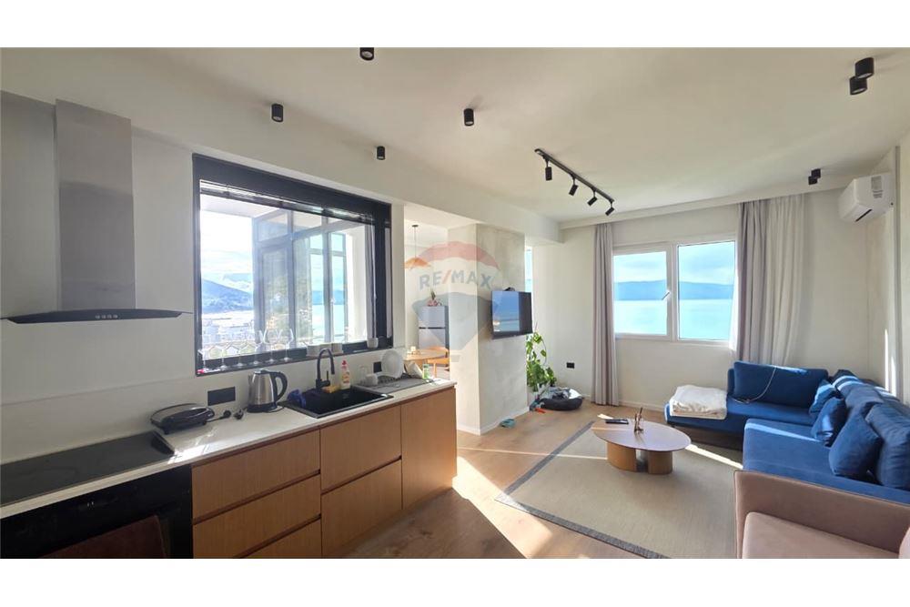 Vente studio + appartement 1+1 à lungomare avec vue imprenable sur la mer