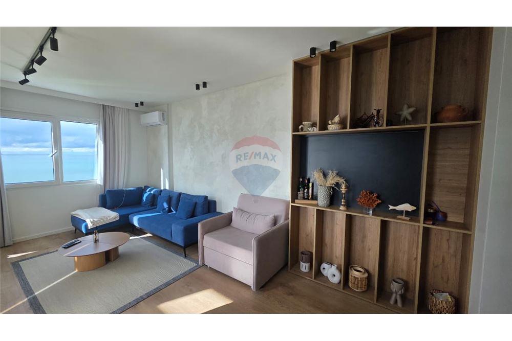 Vente studio + appartement 1+1 à lungomare avec vue imprenable sur la mer