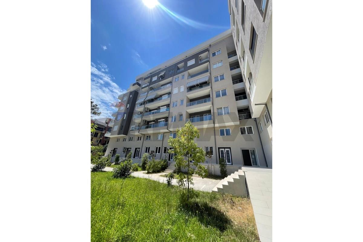 Shitet apartament 1+1 ne golem ,shum prane detit rreshti 3