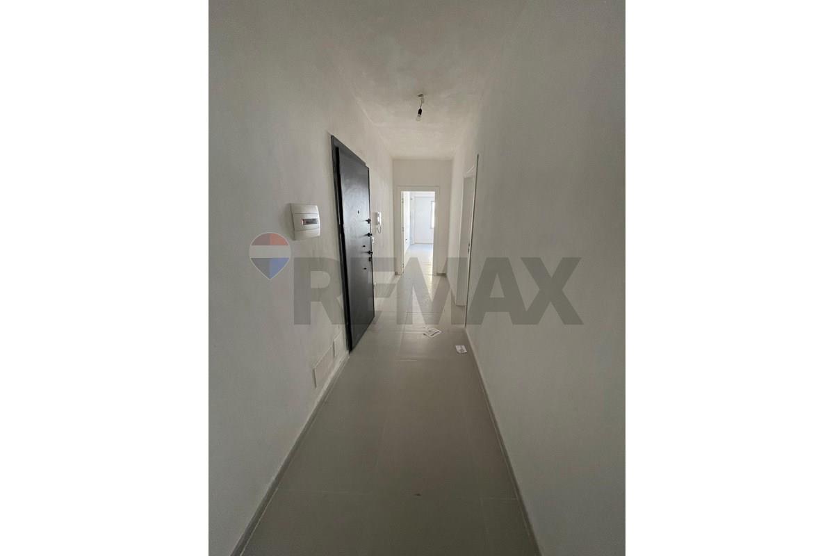 Shitet apartament 1+1 ne golem ,shum prane detit rreshti 3 (4)