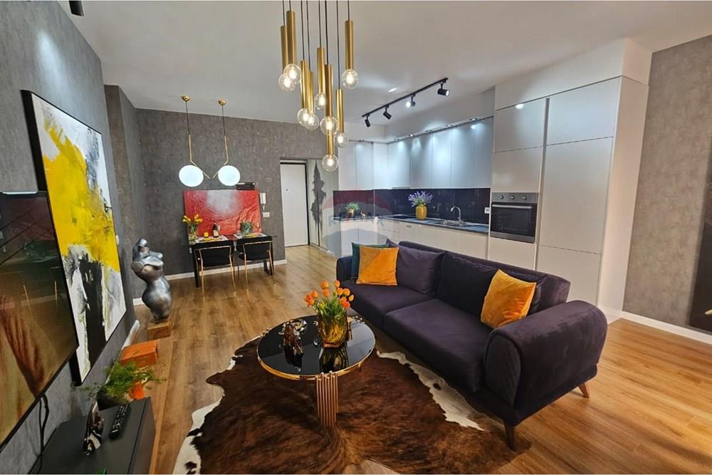 Luxury apartment 1+1+2 balconies for rent near mozaiku of Tirana, naim frasheri street