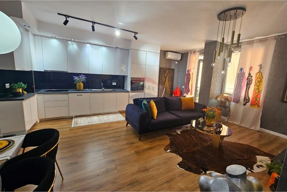 Luxury apartment 1+1+2 balconies for rent near mozaiku of Tirana, naim frasheri street (3)