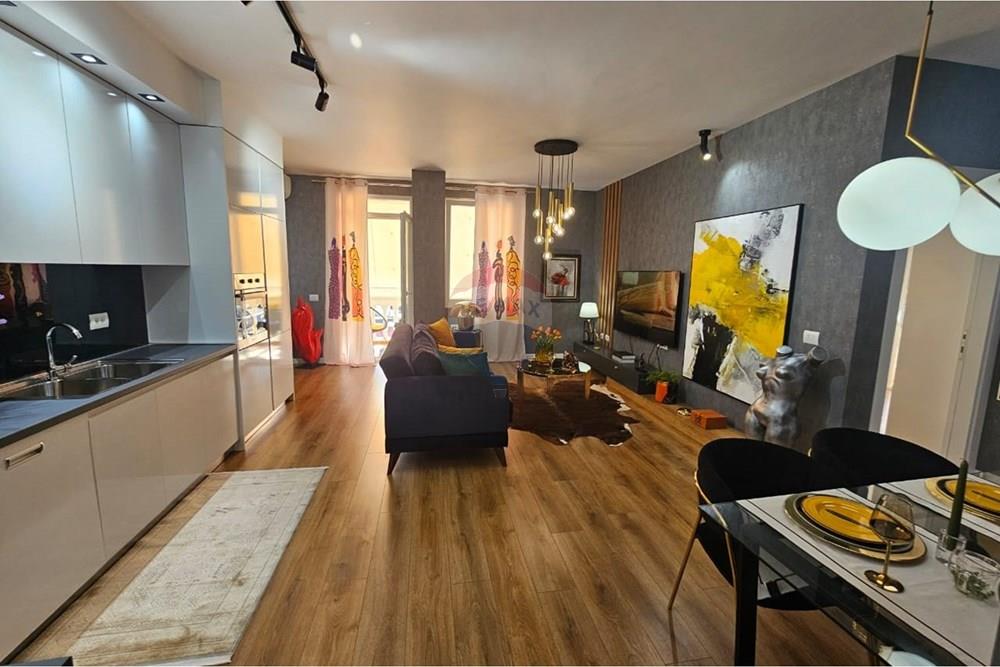 Luxury apartment 1+1+2 balconies for rent near mozaiku of Tirana, naim frasheri street (5)