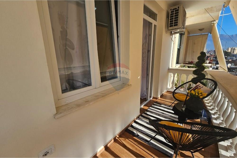 Luxury apartment 1+1+2 balconies for rent near mozaiku of Tirana, naim frasheri street (8)