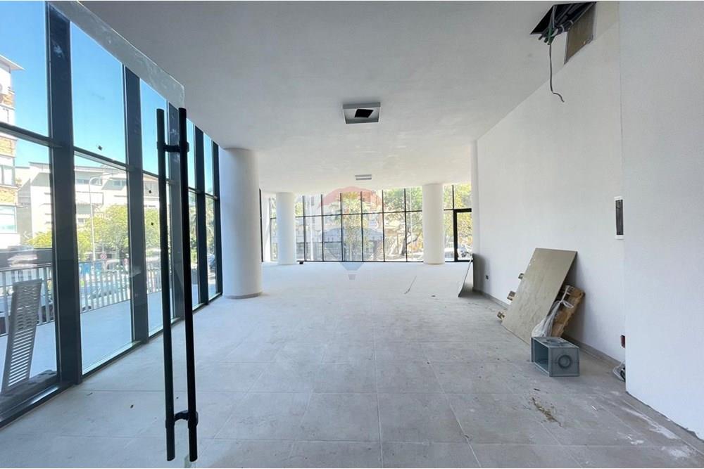 Nous proposons une unité d'angle à vendre au mine peza residence !