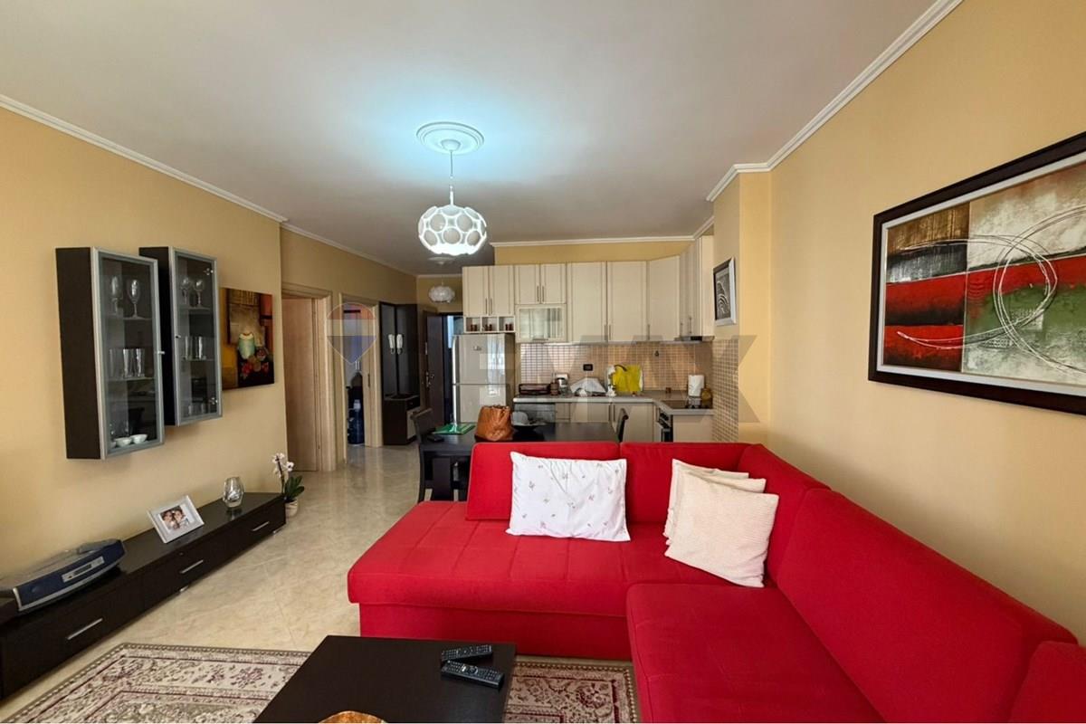 Apartament 2+1 për shitje ne Astir prane vila l