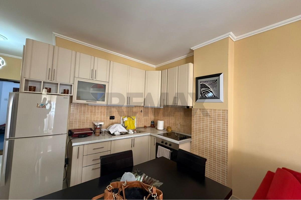 Apartament 2+1 për shitje ne Astir prane vila l