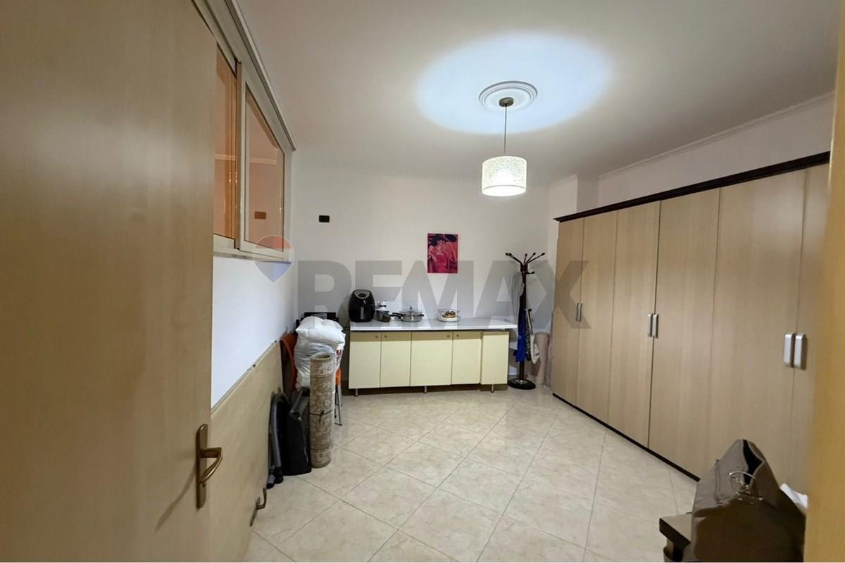 Apartament 2+1 për shitje ne Astir prane vila l