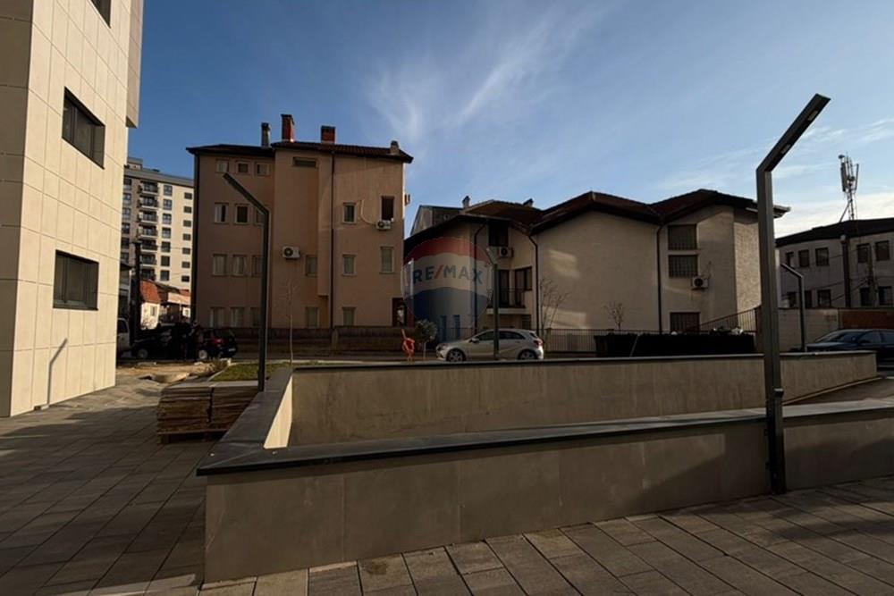 Locale commerciale di 129 m² in vendita a Bregu i Diellit, Prishtinë! (3)