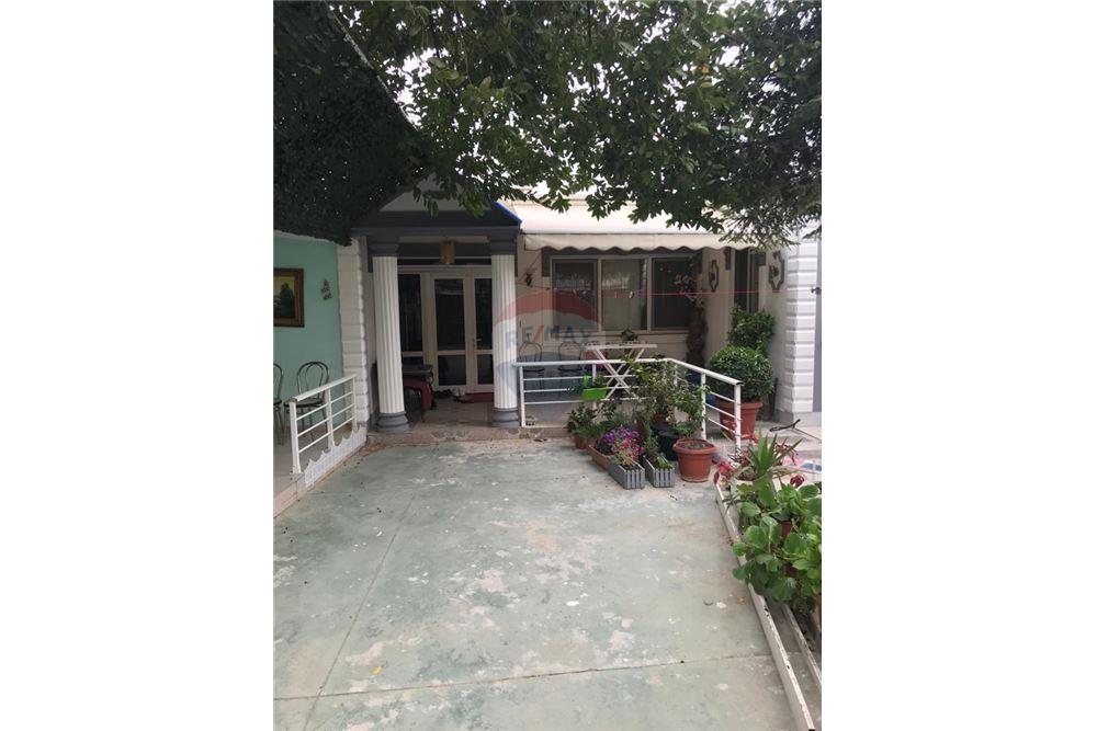 Casa privada en venta más terreno, cerca de la escuela bajram curri