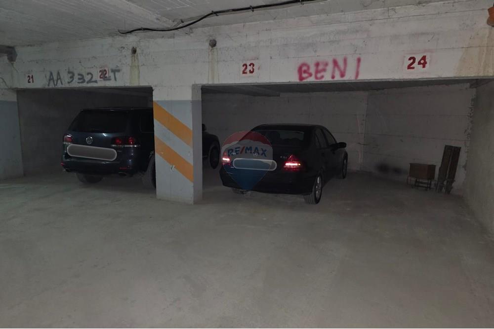 4 garage in vendita in zona favorita