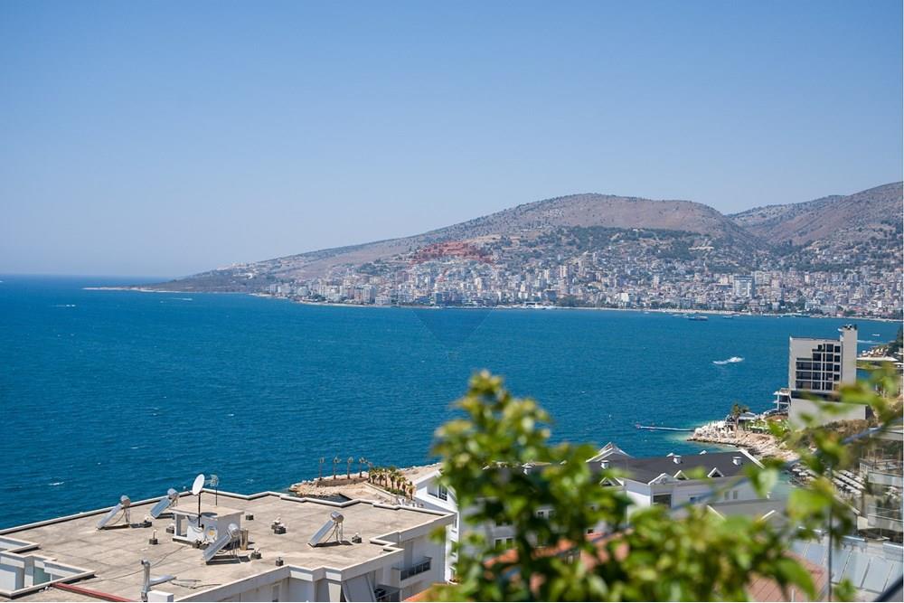 Ático de lujo en Sarandë con vistas espectaculares del mar jónico