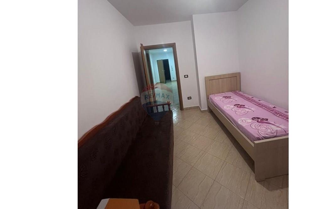 Rrota e kuqe, Durrës