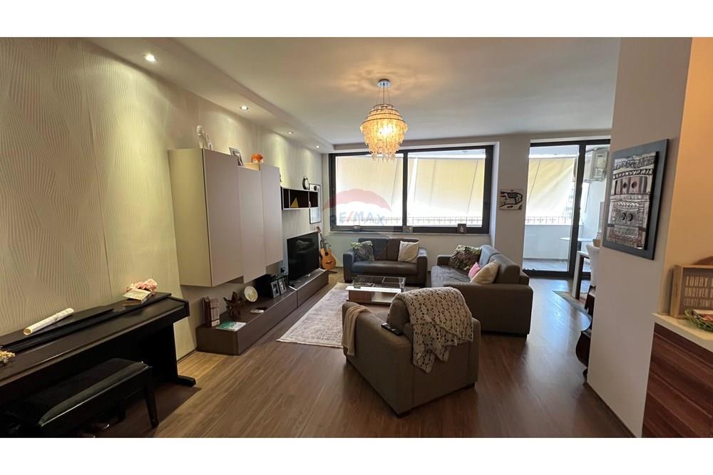Zona Blloku cerca de la calle ismail qemali, apartamento 3+1+2 en alquiler