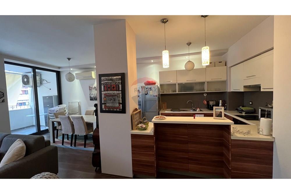 Zona Blloku cerca de la calle ismail qemali, apartamento 3+1+2 en alquiler
